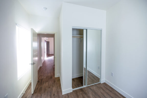1132 1/2 - Image 5