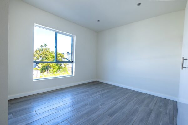 1128 1/2 - Image 4
